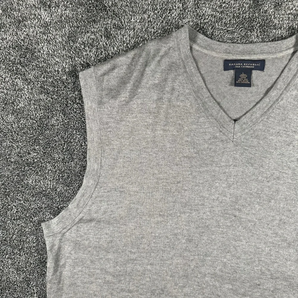 Banana Republic Sweater Vest Mens L Silk Cashmere Gray V-Neck Sleeveless Knit
